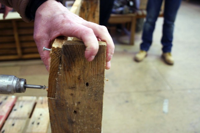 diy παλετοκατασκευή τραπεζάκι με καρέκλες για τον κήπο9